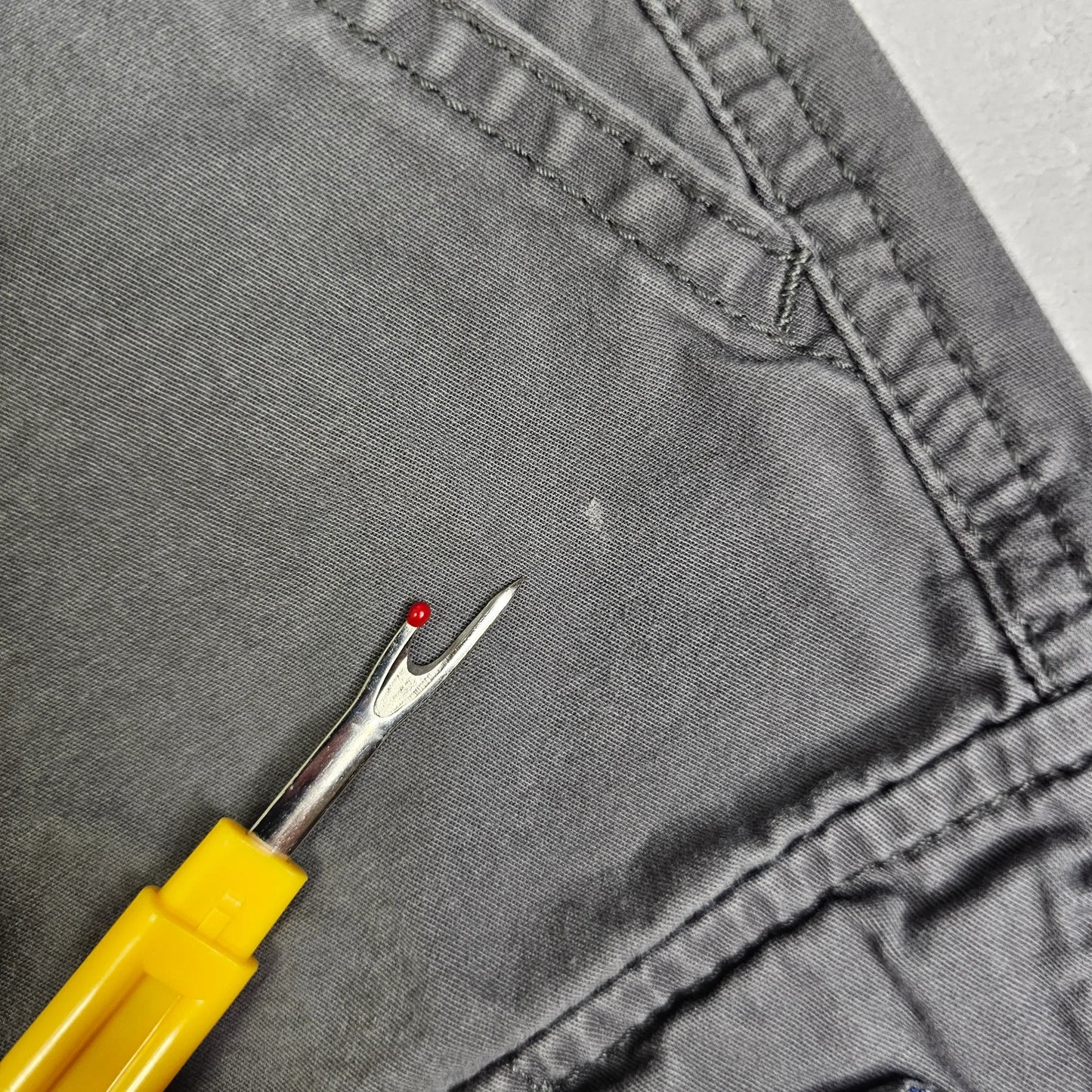 Levi's 6 Gray Cargo Shorts